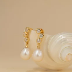 ADELE PEARL GOLDEN EARRING