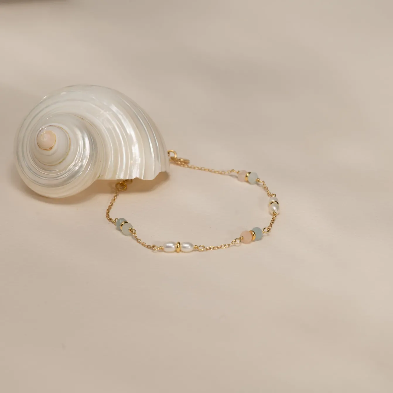 ADIRA MORGANITE PEARL GOLDEN BRACELET