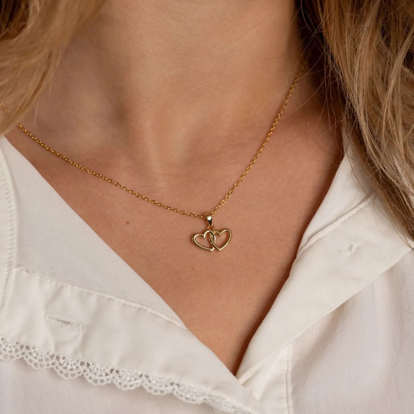 ADORA GOLDEN PENDANT