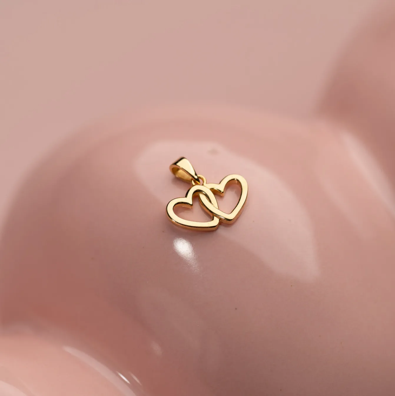 ADORA GOLDEN PENDANT