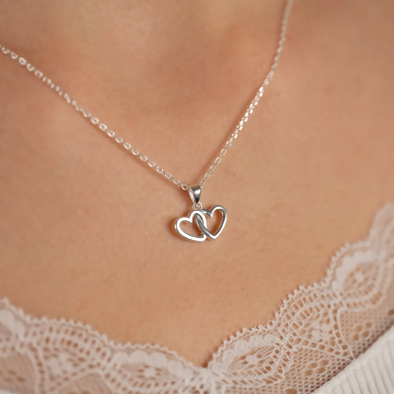 ADORA SILVER PENDANT