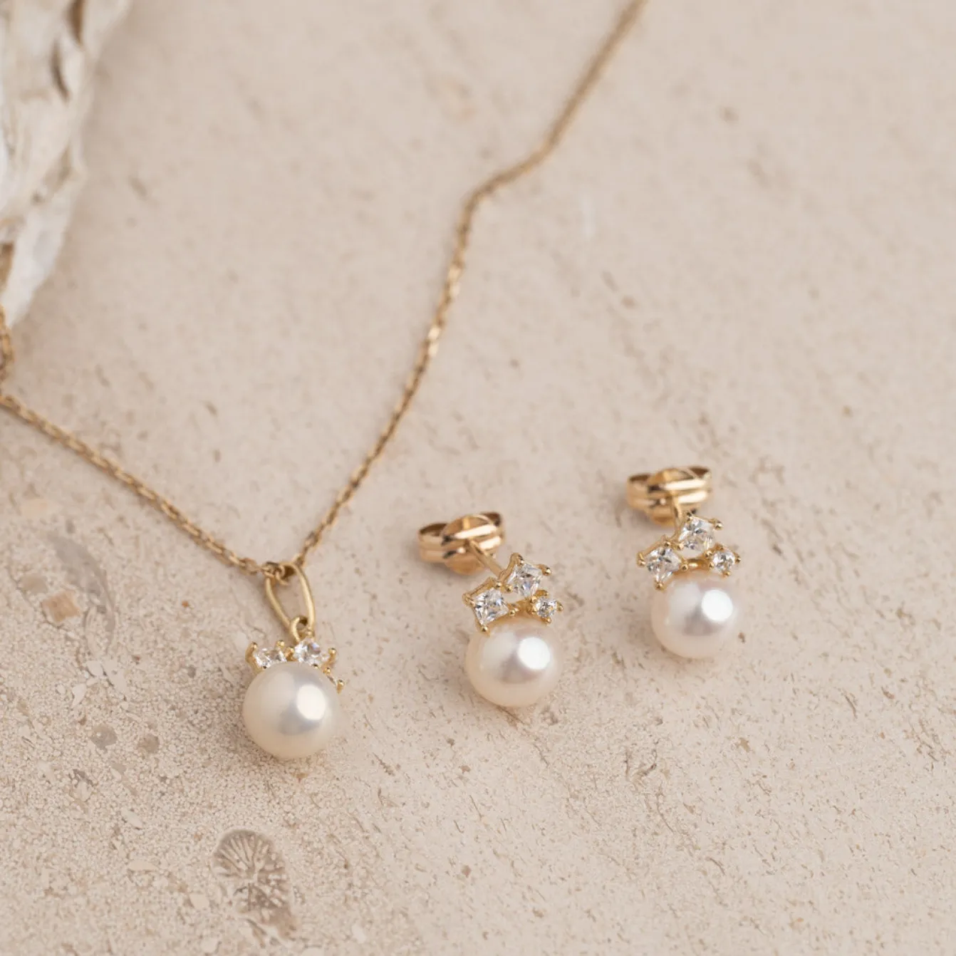 Agatha Pearl Massiv Guld Ørering - Sisi Copenhagen