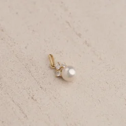 AGATHA PEARL SOLID GOLD PENDANT