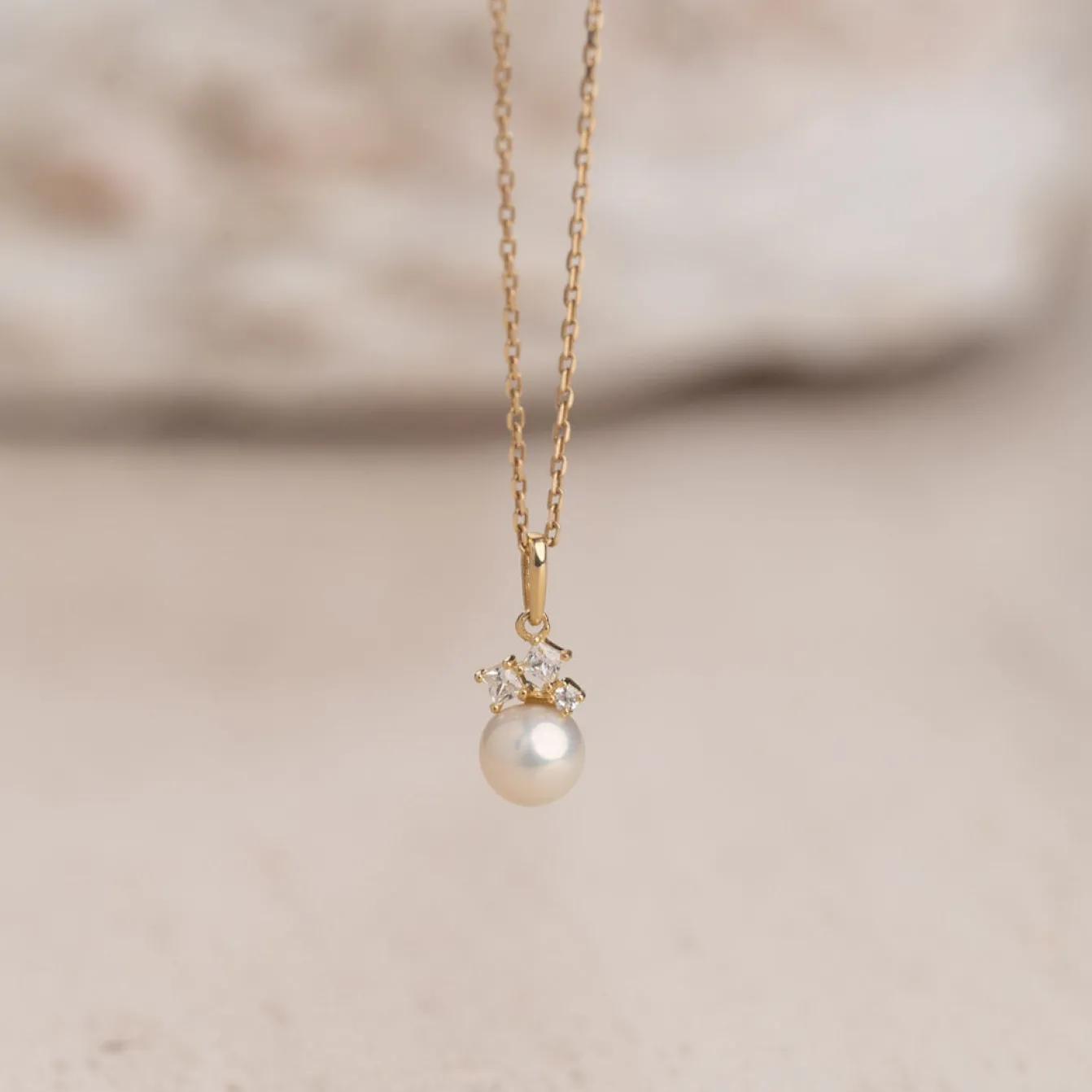 AGATHA PEARL SOLID GOLD PENDANT