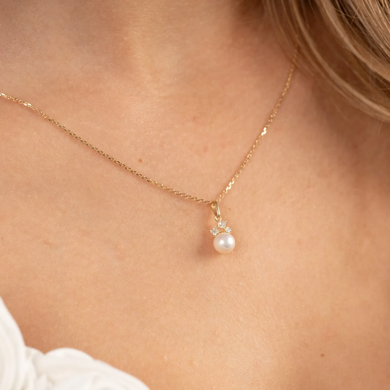 AGATHA PEARL SOLID GOLD PENDANT