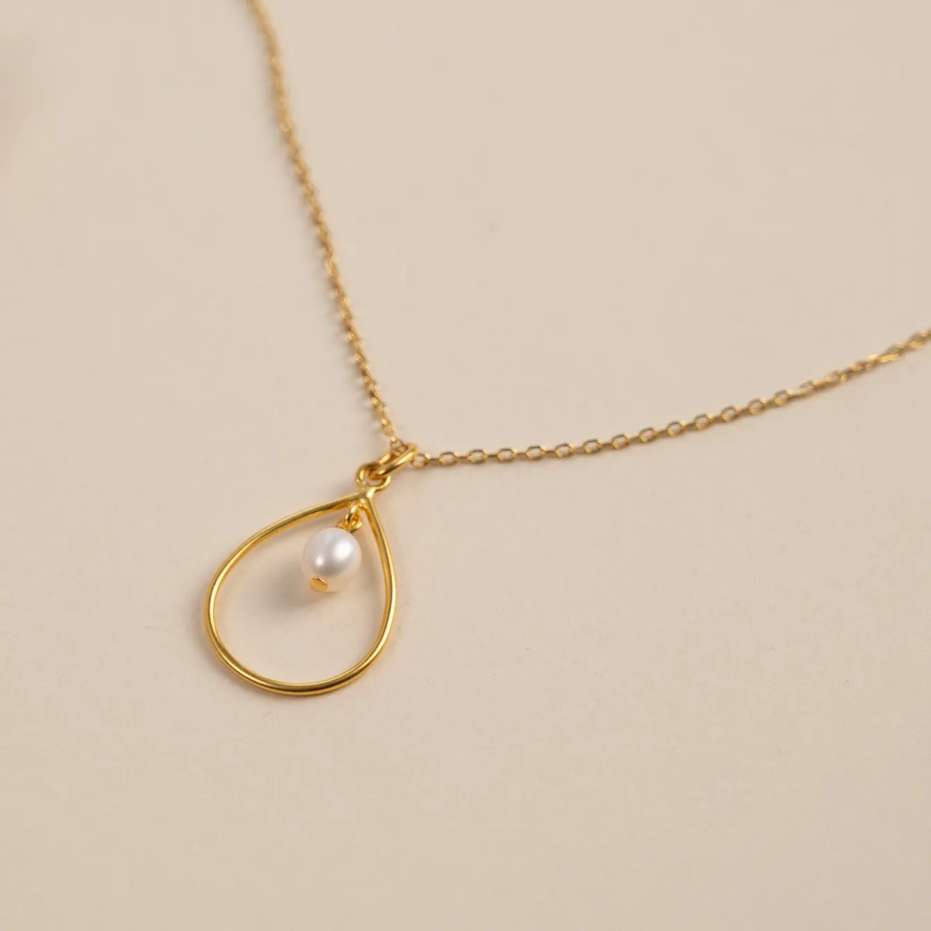 ALEXANDRA PEARL GOLDEN PENDANT - Sisi Copenhagen