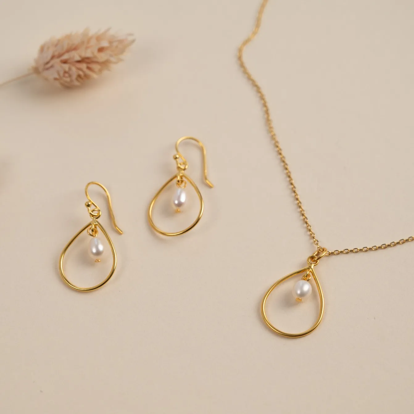 ALEXANDRA PEARL GOLDEN PENDANT - Sisi Copenhagen