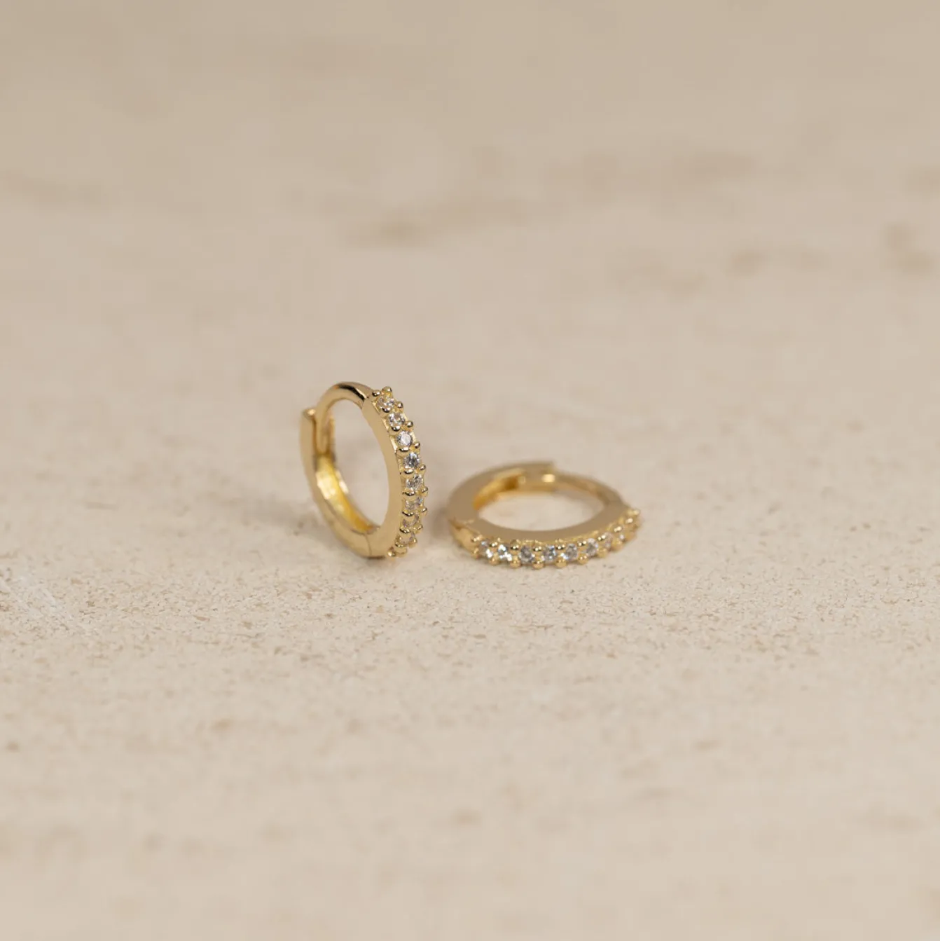 ALISSA CRYSTAL SOLID GOLD CREOL EARRING - 10mm