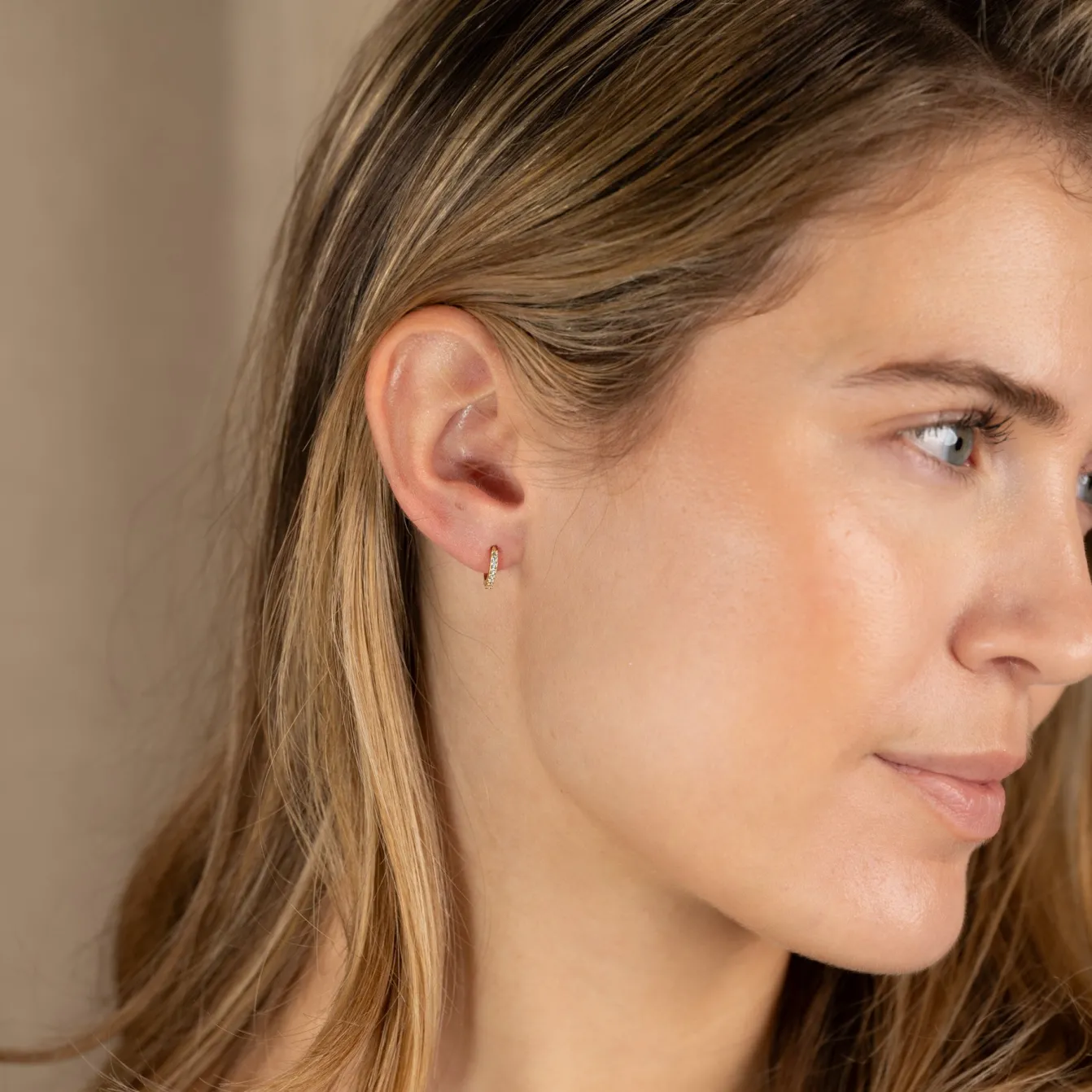 ALISSA CRYSTAL SOLID GOLD CREOL EARRING - 10mm