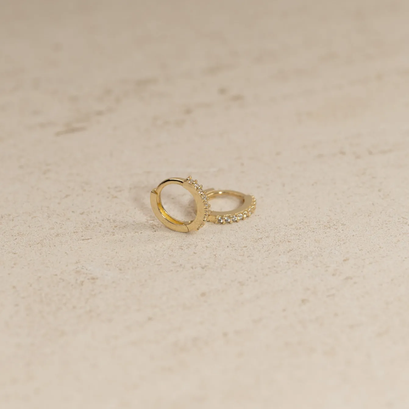 ALISSA CRYSTAL SOLID GOLD CREOL EARRING - 10mm