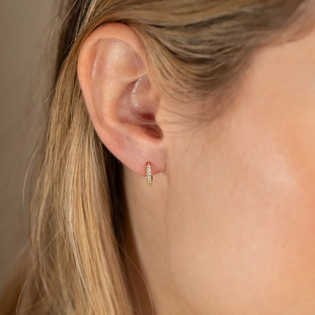 ALISSA CRYSTAL SOLID GOLD CREOL EARRING - 10mm