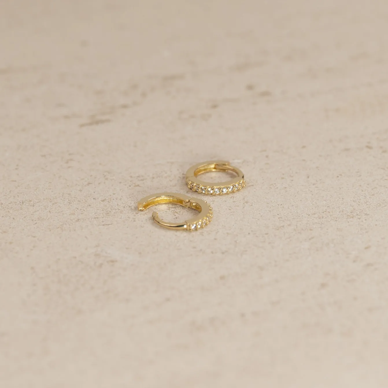 ALISSA CRYSTAL SOLID GOLD CREOL EARRING - 10mm