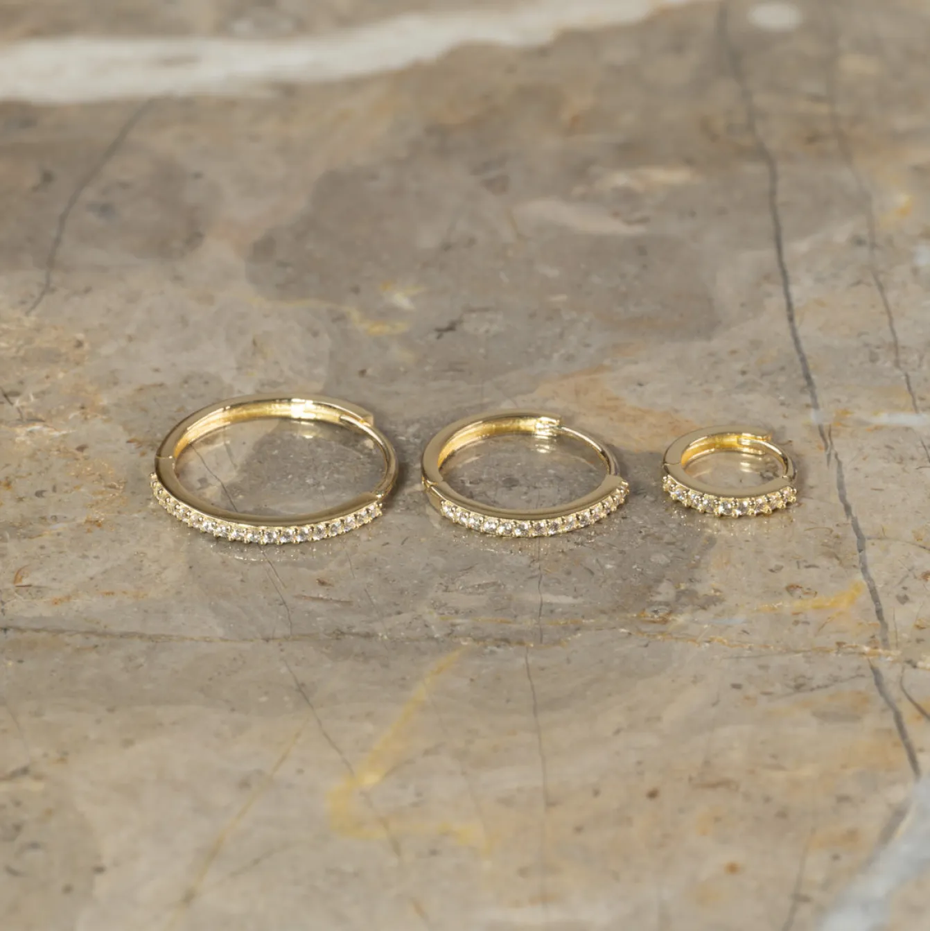 ALISSA CRYSTAL SOLID GOLD CREOL EARRING - 10mm