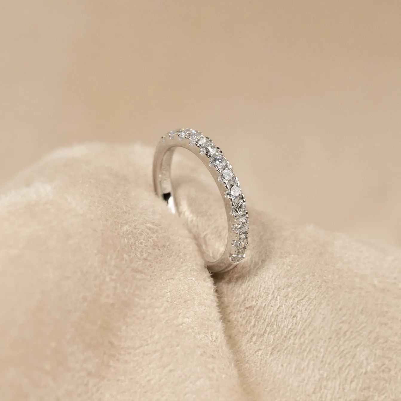 ALLIANCE DIAMOND RING - 0.7ct - WG