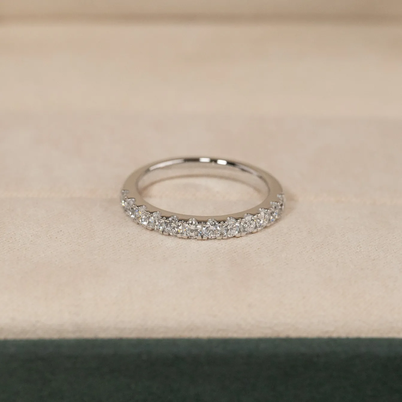 ALLIANCE DIAMOND RING - 0.7ct - WG