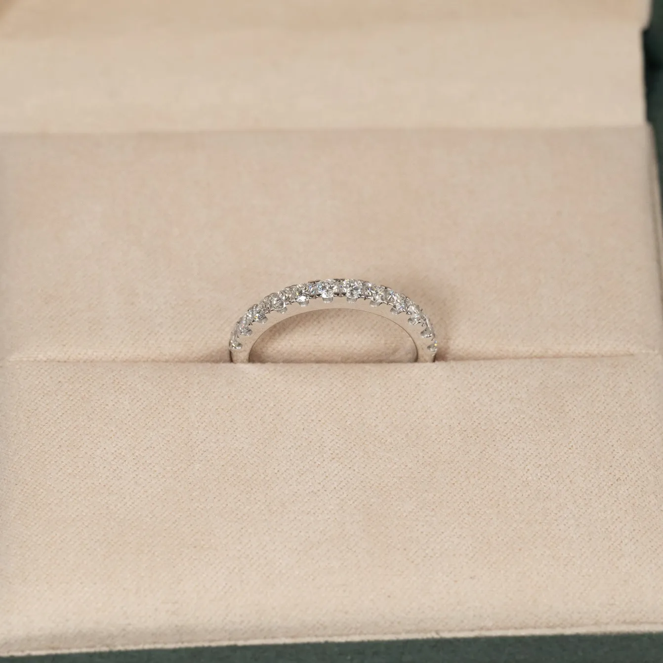 ALLIANCE DIAMOND RING - 0.7ct - WG