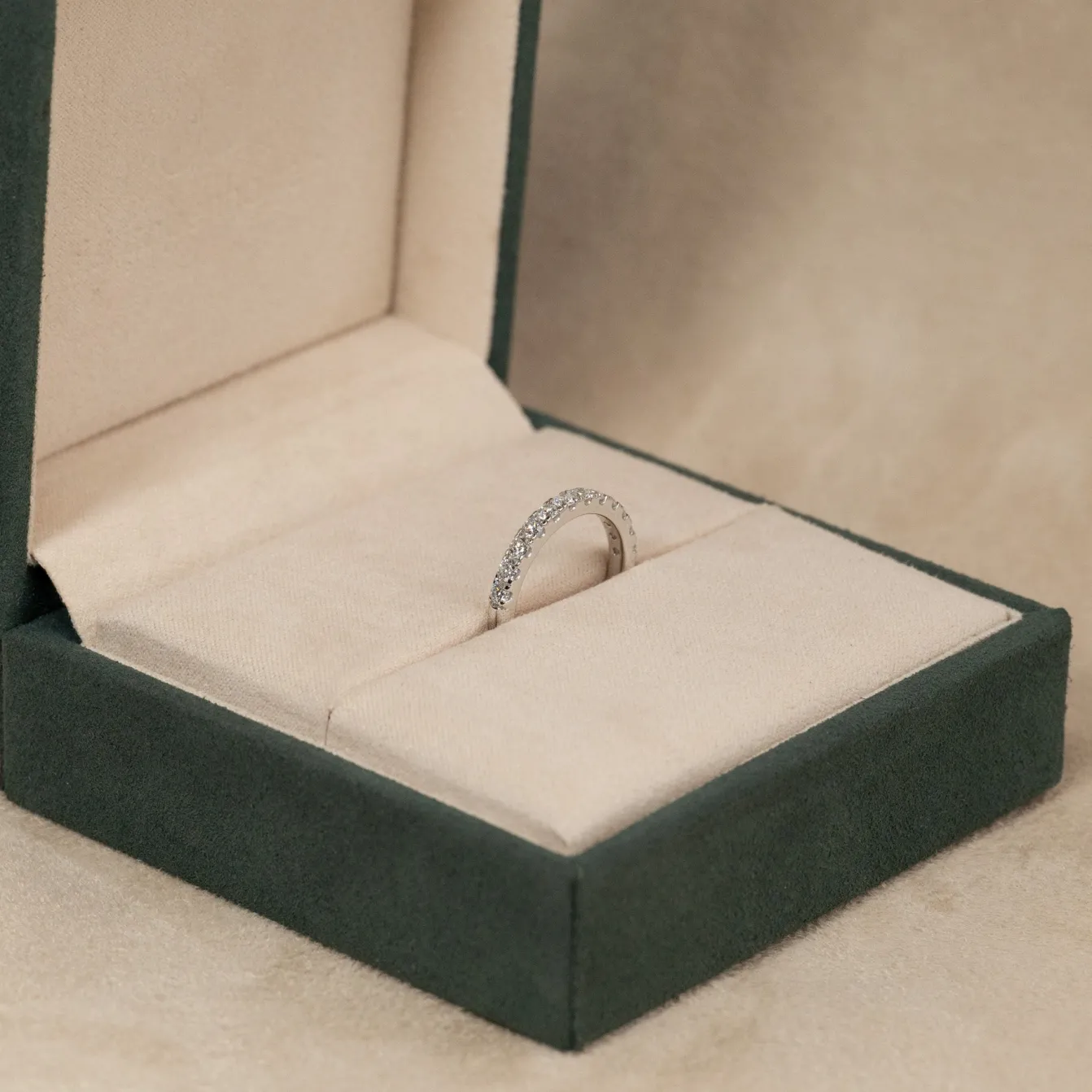 ALLIANCE DIAMOND RING - 0.7ct - WG