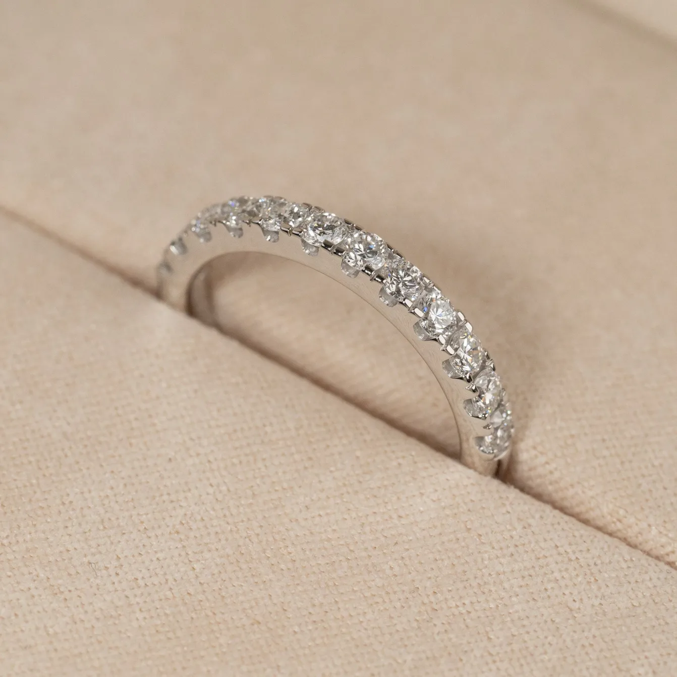 ALLIANCE DIAMOND RING - 0.7ct - WG