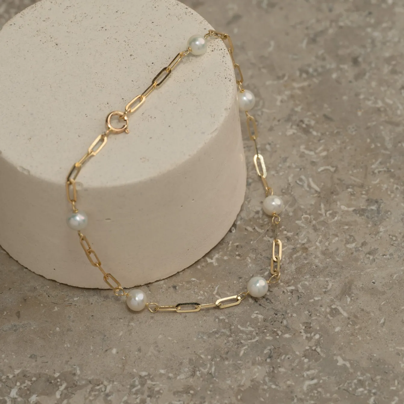 ALMA PEARL MEDIUM SOLID GOLD BRACELET