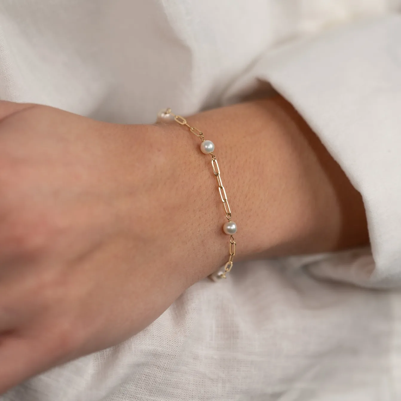 ALMA PEARL MEDIUM SOLID GOLD BRACELET