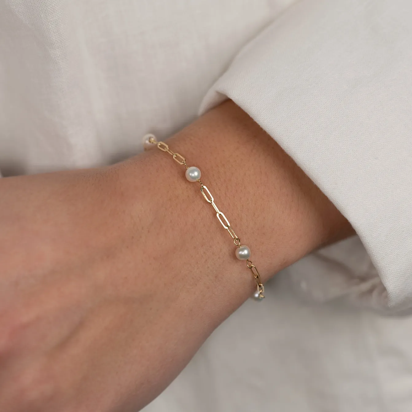 ALMA PEARL MEDIUM SOLID GOLD BRACELET