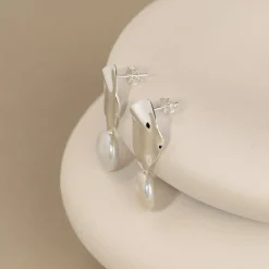 ALMIRA PEARL SILVER EARRING