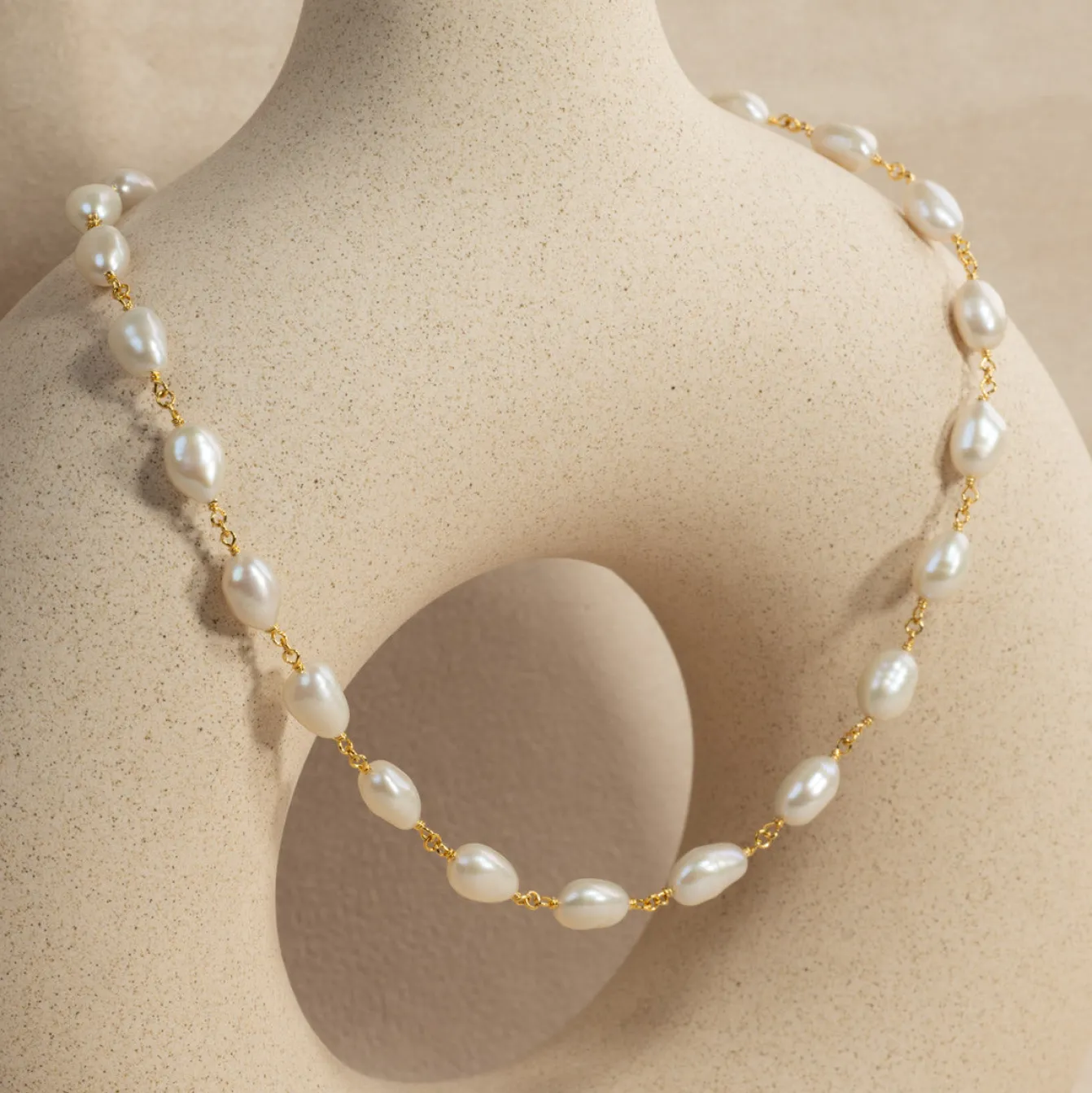 ALVA PEARL GOLDEN NECKLACE
