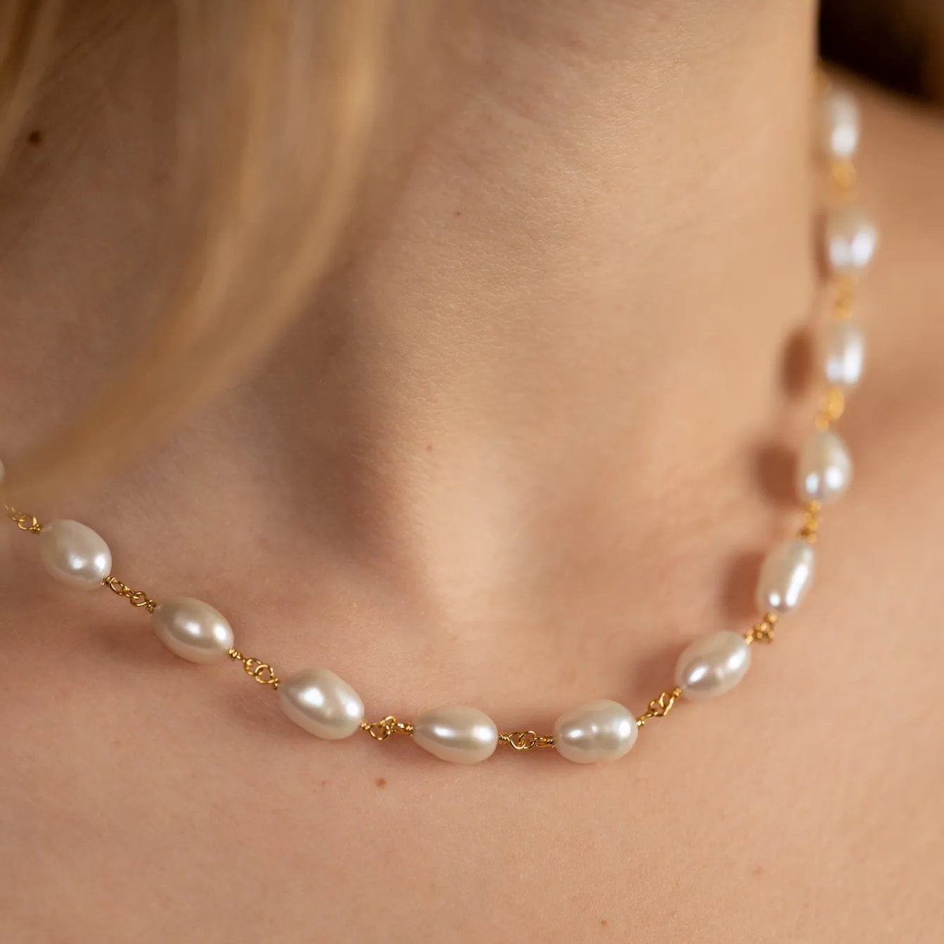 ALVA PEARL GOLDEN NECKLACE