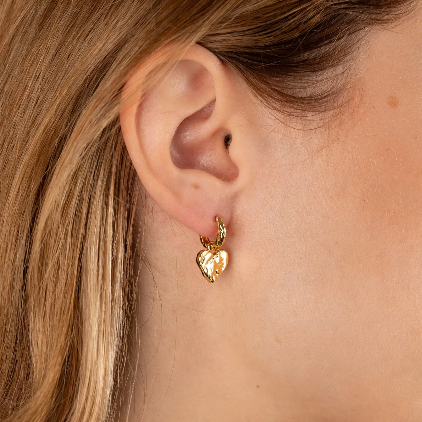 AMABEL GOLDEN HUGGIE EARRING