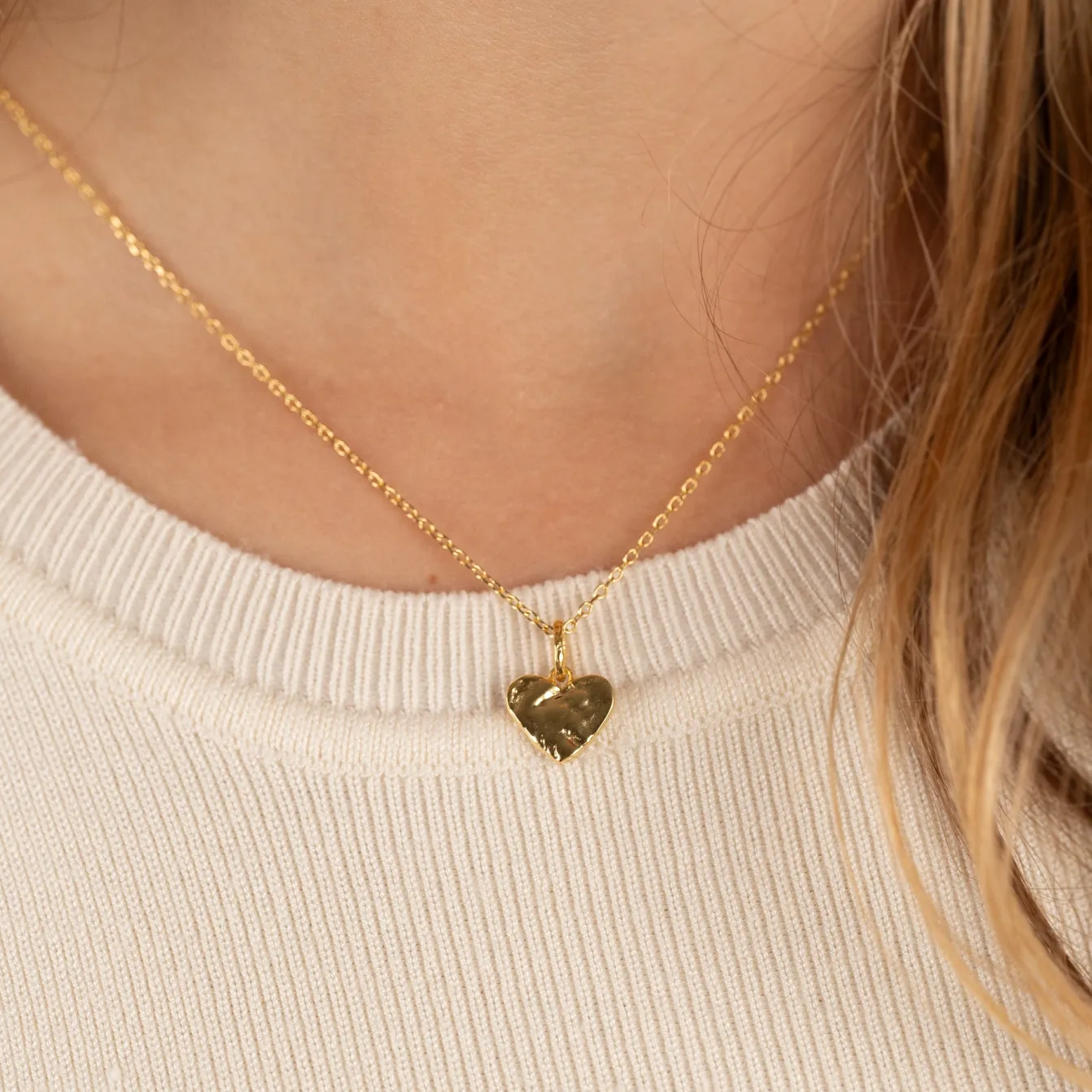 AMABEL GOLDEN PENDANT