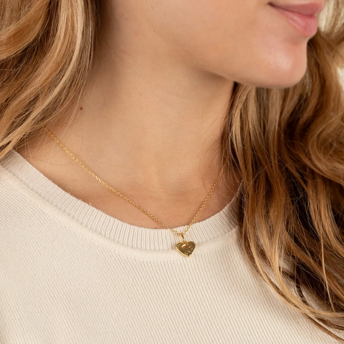 AMABEL GOLDEN PENDANT