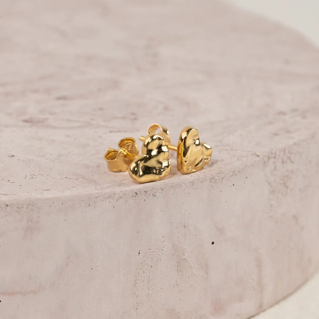 AMABEL GOLDEN STUD EARRING