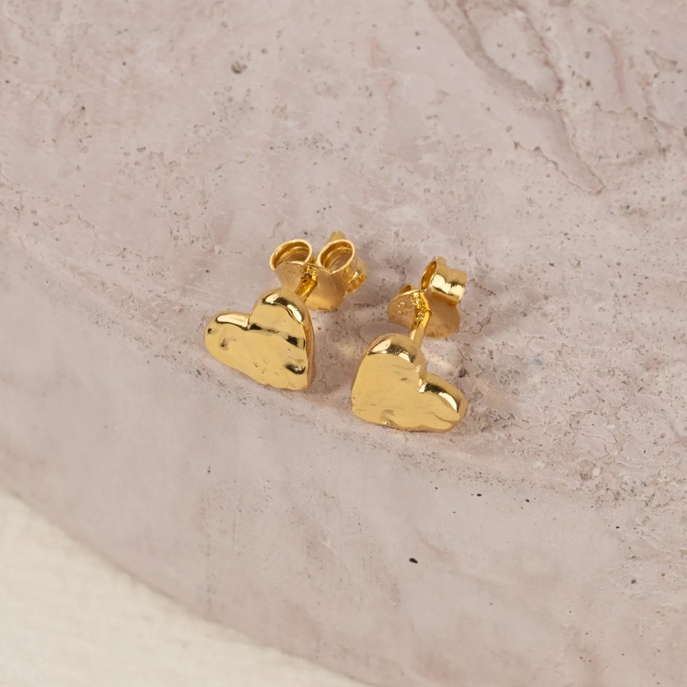 AMABEL GOLDEN STUD EARRING