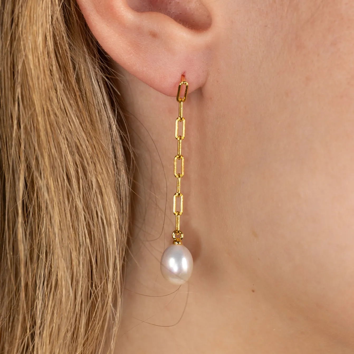 AMALIA PEARL GOLDEN EARRING