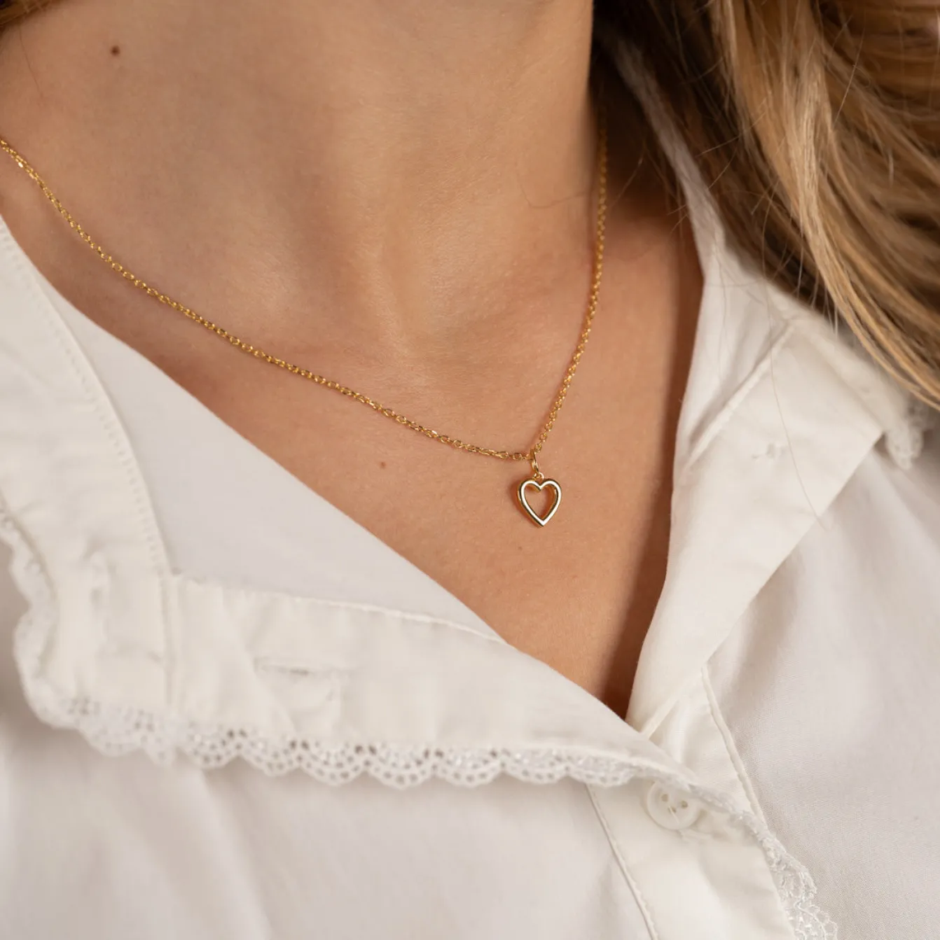 AMARA GOLDEN PENDANT