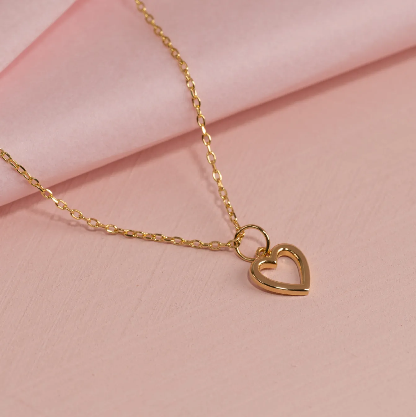AMARA GOLDEN PENDANT