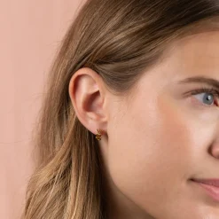Amara Guld Huggie Ørering - Sisi Copenhagen