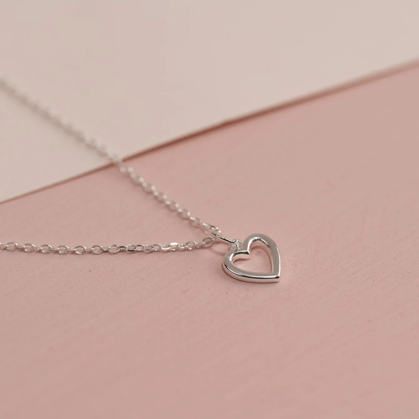 AMARA SILVER PENDANT