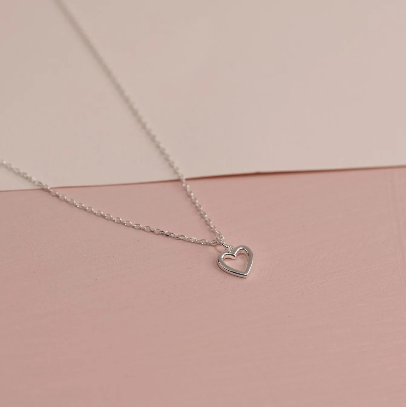 AMARA SILVER PENDANT