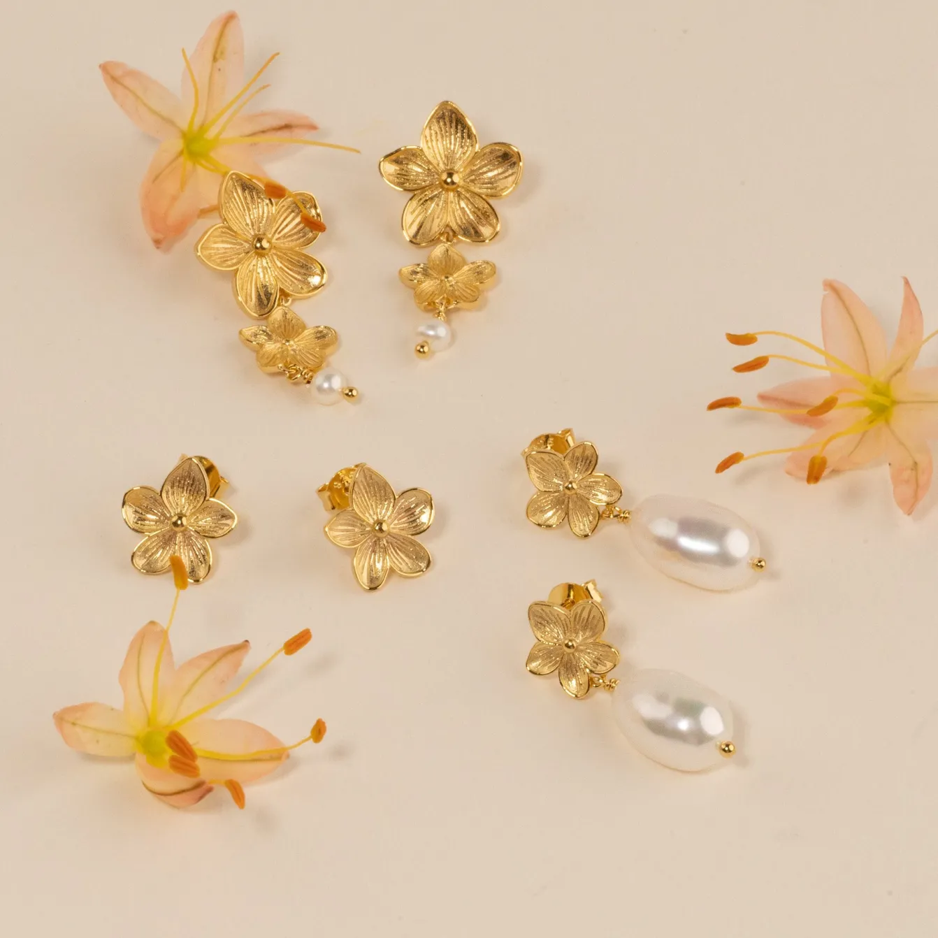 ANE GOLDEN STUD EARRING