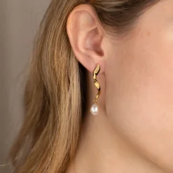 ANJA PEARL GOLDEN EARRING