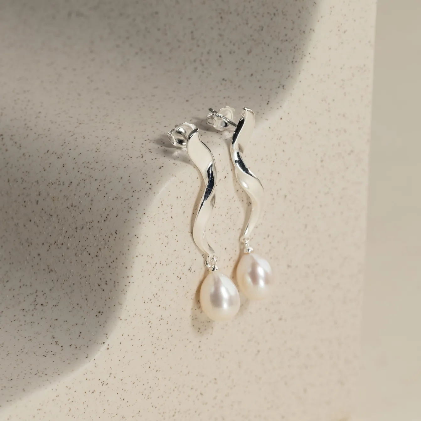 ANJA PEARL SILVER EARRING
