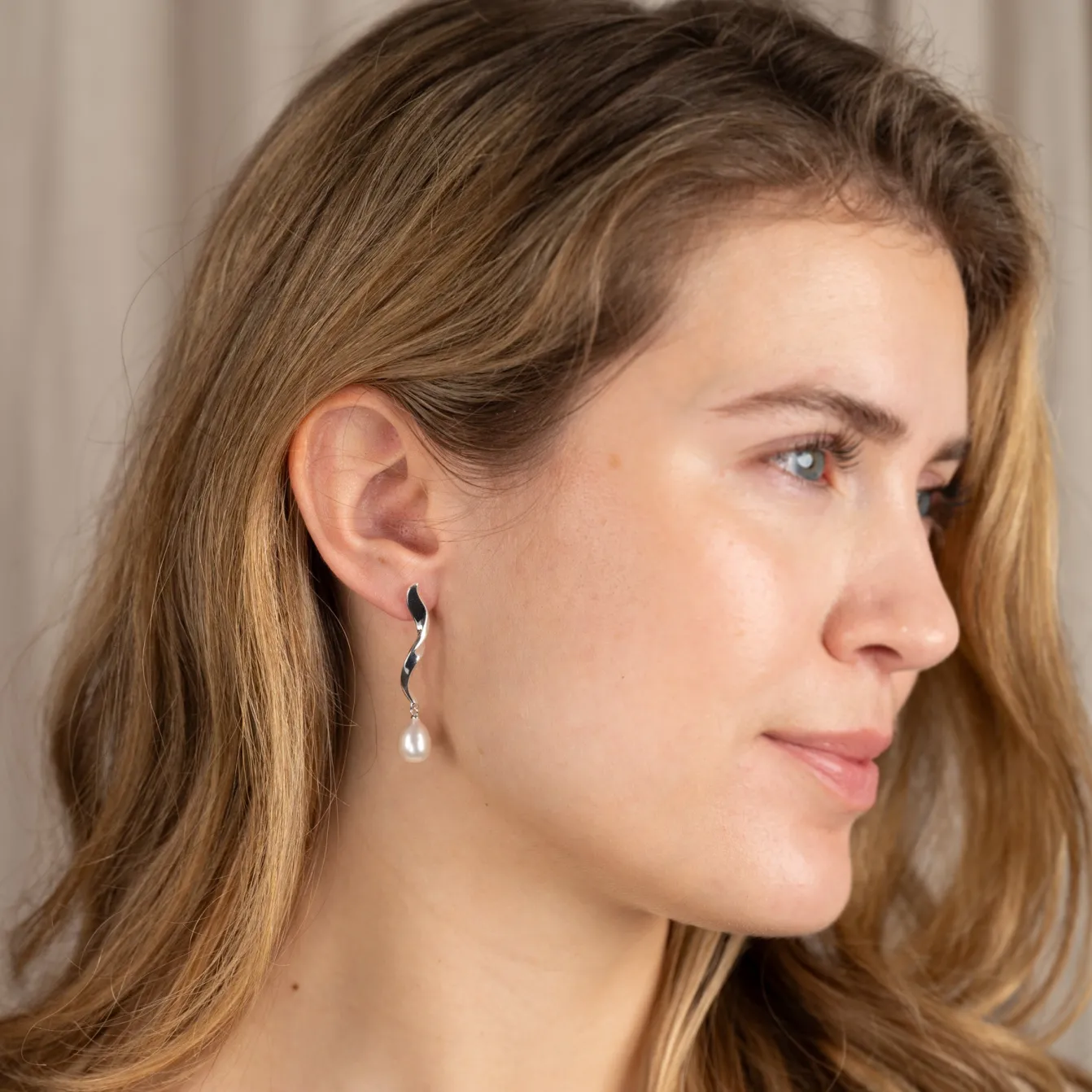 ANJA PEARL SILVER EARRING