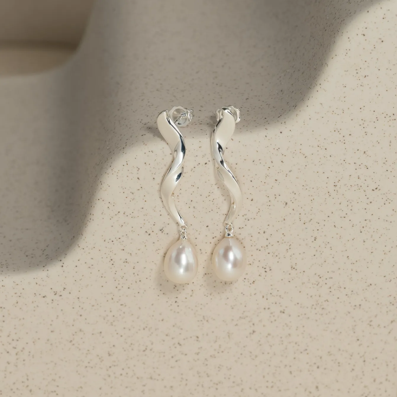ANJA PEARL SILVER EARRING