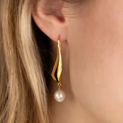 ASHLY PEARL GOLDEN EARRING