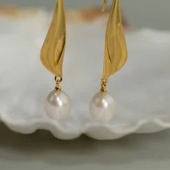 ASHLY PEARL GOLDEN EARRING