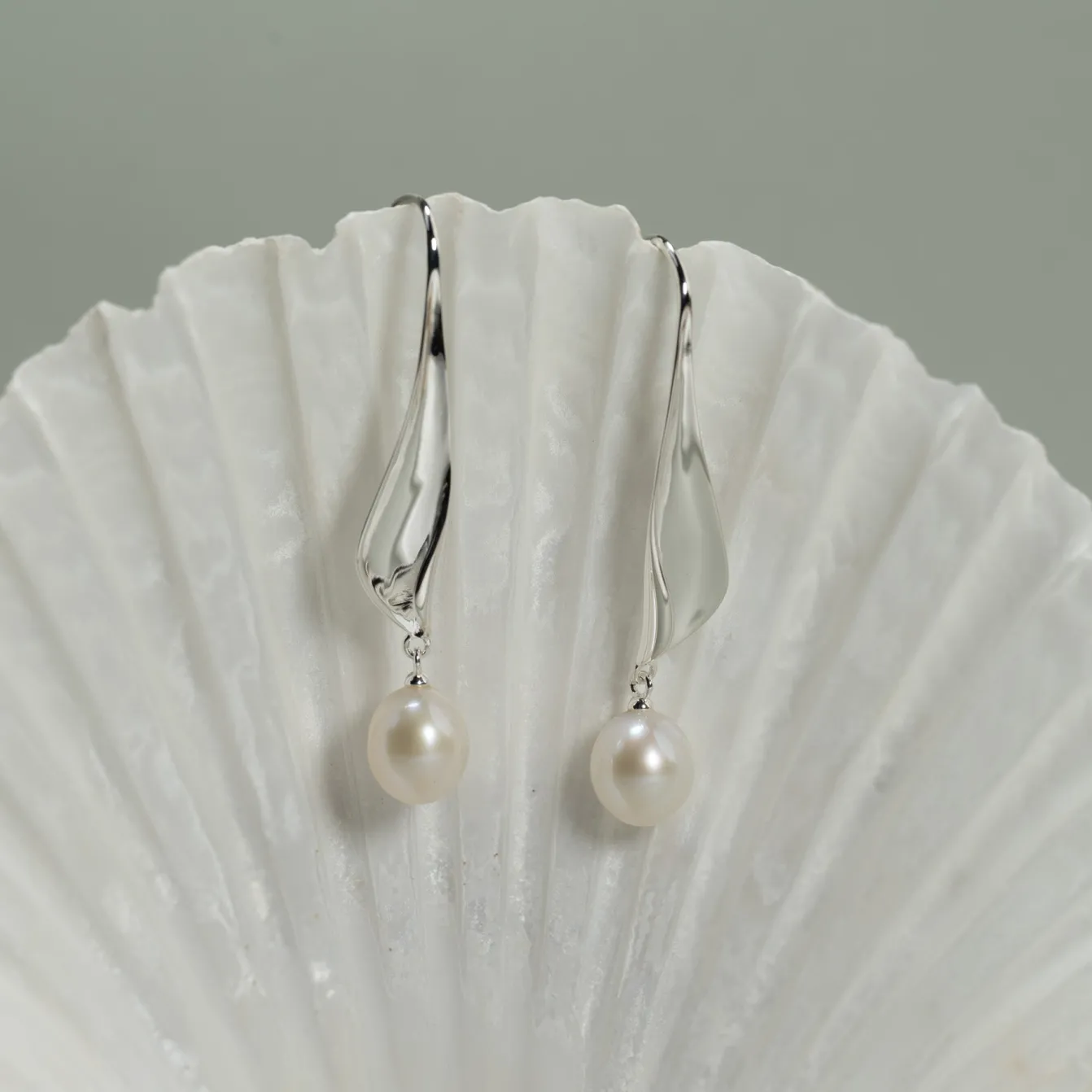ASHLY PEARL SILVER EARRING