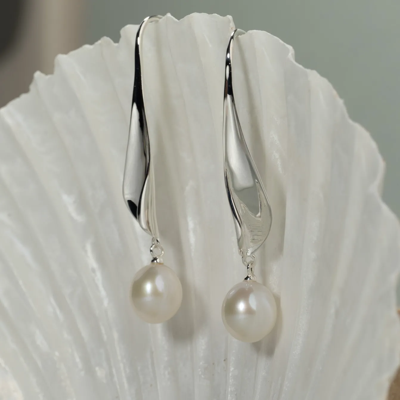 ASHLY PEARL SILVER EARRING