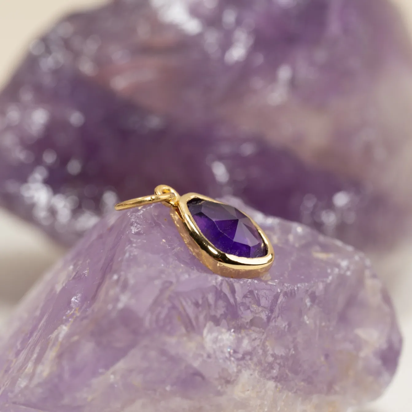 ATHENA PURPLE AMETHYST GOLDEN PENDANT