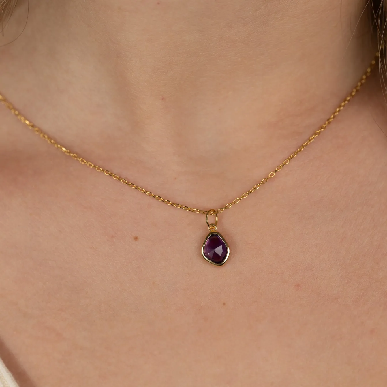 ATHENA PURPLE AMETHYST GOLDEN PENDANT